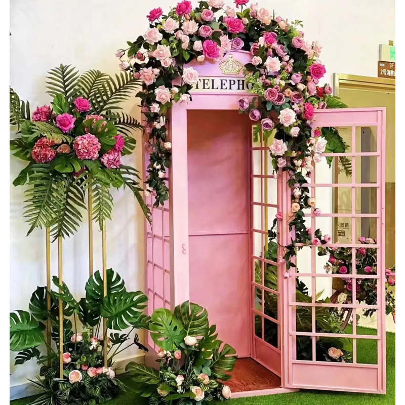 Photo Booth Prop - Różowa budka telefoniczna z dekoracją kwiatową,